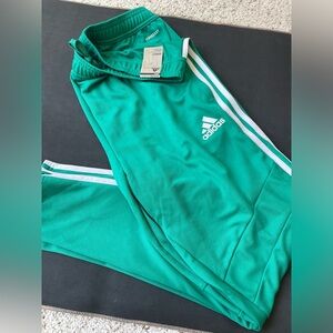 ADIDAS tapered fit pant 👖